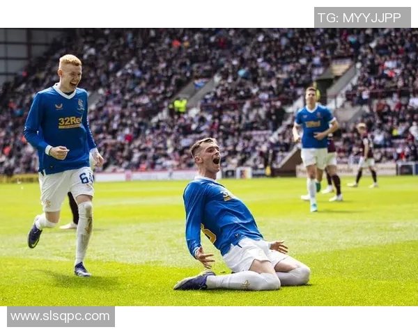 欧联赛场球员小动作引发热议 细节成焦点引关注